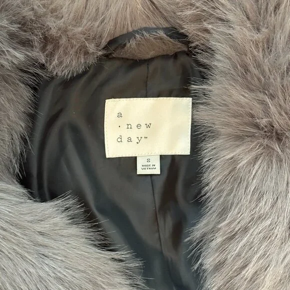 Faux Fur Jacket - Picture 3 of 3